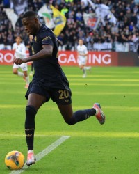 杏彩体育-迪马济奥：尤文想留下穆阿尼，巴黎尚未同意附带买断的租借方案