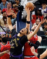 杏彩体育官网-只是能力有限而已！湖人替补中锋好歹在比赛态度方面值得肯定？