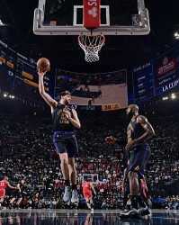 杏彩体育官网-强力得分手也球都摸不着！湖人的战术安排实在是令人无法理解？