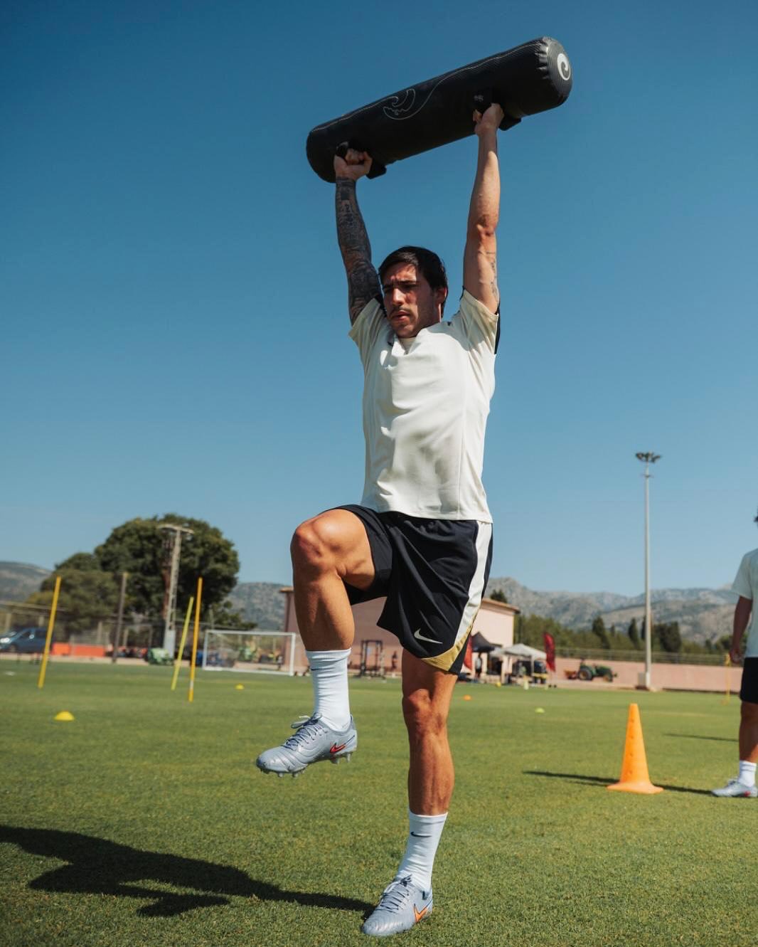 Getting into the rhythm @nikefootball (2).jpg